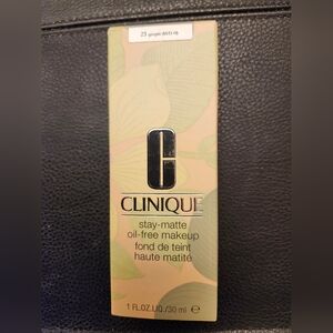 Clinique Stay-Matte Oil-Free Makeup Foundation In 23 Ginger